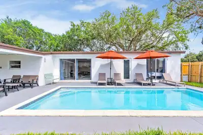 Image de Modern Getaway 4BRs House with Pool and Game Room