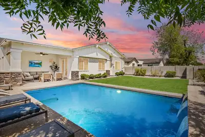 Image de Luxe Paradise-Heated Pool, Spacious, Near Old Town