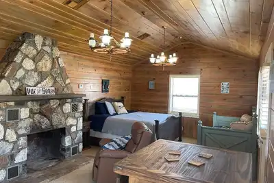 Image de Cabin One on waterfront point across from Monkey Island at Stony Point Resort