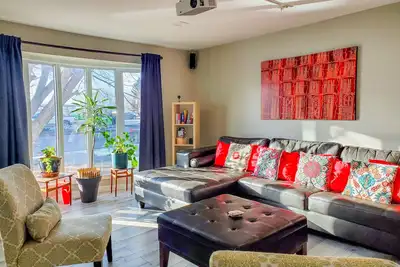 Image de Cozy Main Floor Suite, 3bdr-5ppl, practical & great city access