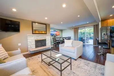 Image de Modern Lake Hills Villa, ideal long or shared stay, Ev charger