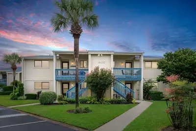 Image de Private Beach Access~2 pools~tennis court~Balcony view~Short Walk to Beach