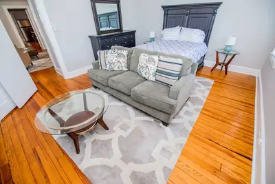 Image de 2nd floor Spacious Downtown Getaway- Across from Us Naval Academy