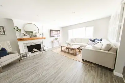 Image de Bright and Fresh 5 bedroom Home