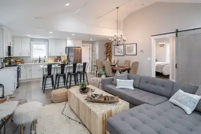 Image de Moxie Kincaid House: University Bungalow