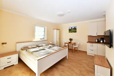 Image de Double-Salle de bain privée séparée-Vue sur Jardin