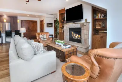 Image de Ski In/Out | 2 Master Suites | Hot Tub/Pool | Alpine Club Arrowhead/Beaver Creek