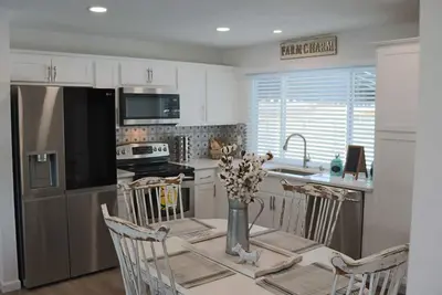 The Farmhouse | Centrally Located | Clean |