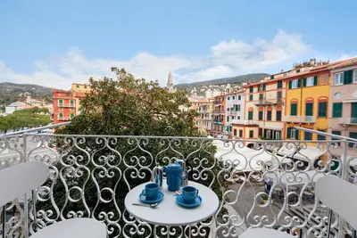 Image de Magnolia: au coer du village, sur la mer, proche des plages, parking privée, Ac.