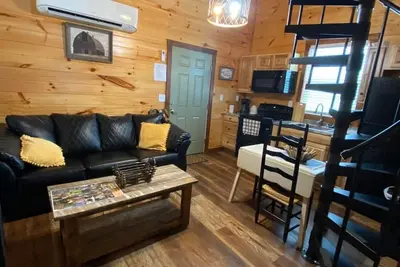 Image de Bearadise in the Red, Wifi, Hot Tub, great proximity to Red River Gorge