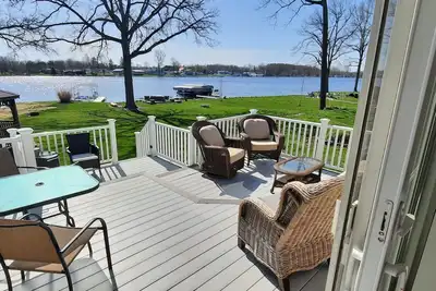 Image de Book your 2026 Summer Lake Front Vacation Now! ! -Pontoon for rent-