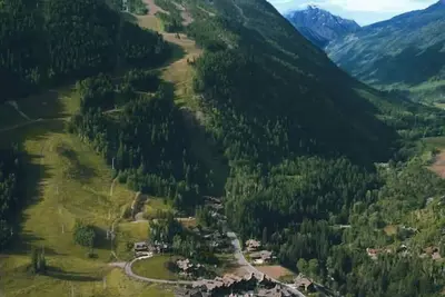 Image de Ski-in/Ski-out luxury condominium at the base of Aspen Highlands.