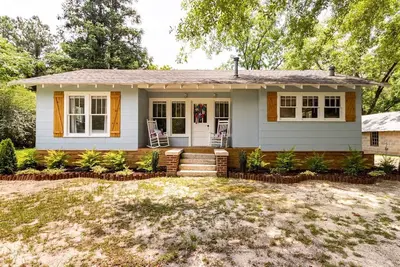 Image de Charming Cottage + Barn-Sleeps 6-by Flint Creek🎣🛶🌿