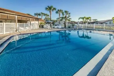 Image de Bright-Lovely 2 Bed 1 Bath, 15 Minutes From Beach