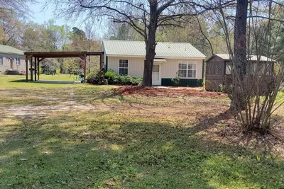 Image de Beautiful country cottage with ease of access! Minutes to I-26, I-95 and Hwy 301