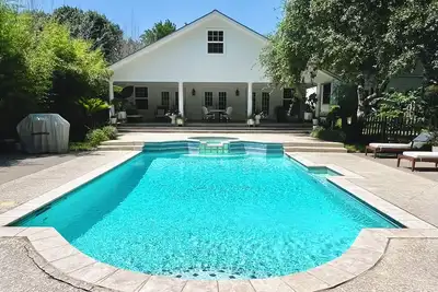 Image de Private guesthouse with private swimming pool, spa and custom pool