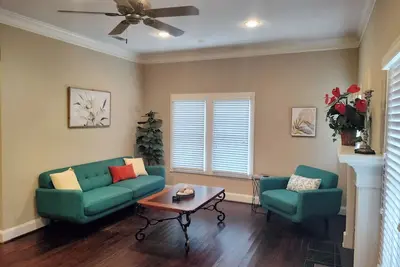 Image de Beautiful Historic home in the heart of Downtown Plano, Tx. \nPet friendly!