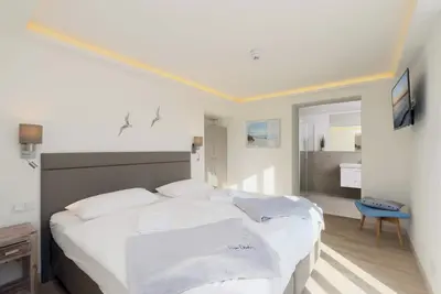 Image de Appartement \"Gardensuite Binz\" avec piscine, Wi-Fi et terrasse