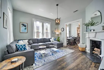Image de Spacious Abode, Walk to Texas Heroes Square!