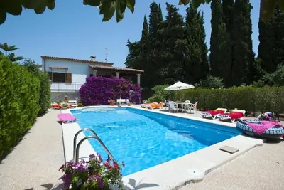 Finca Villa Rotger, avec vue sur les montagnes, piscine, jardin et Wi-Fi.