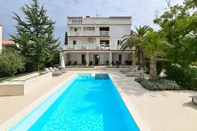 Image de Apartments for 10 with Outdoor Pool and Terrace