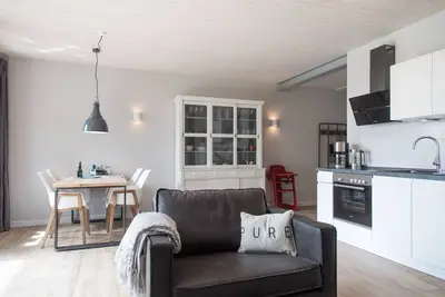 Image de \"Relax in the charming Gulfhof Dreybült vacation apartment in Neßmersiel! \"