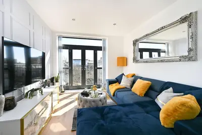 Image de ✔Seaside Stay✔100Mbps✔Royal Harbour Marina✔Beach✔2br Exec Apt✔Sleeps 6