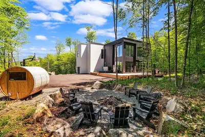 Image de Nordic Lodge Tremblant - 5 Chambres avec Spa et Table de Billard | 12 min du resort Tremblant