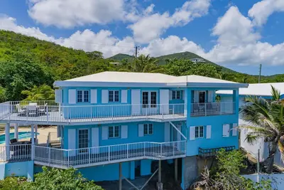 Image de Cliffside at Cane Bay - 3 bed/ 4 bath seaside home with private pool.
