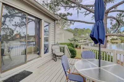 Image de Spacious 3-Bdrm Villa w\/ tranquil lagoon views in the heart of Harbour Town