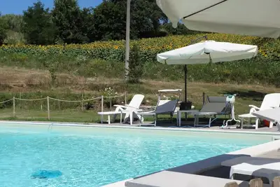 Image de con piscina privata ad uso esclusivo