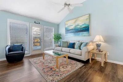Image de For The Halibut: Pet-friendly Condo less than 500 ft. to the beach!