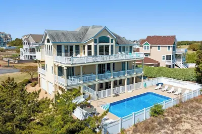 Image de Wine Down: Awesome ocean views from the many decks where you can sig, relax and