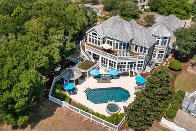 Image de Par Excellence: Pool, Spa, Game Room, Elevator