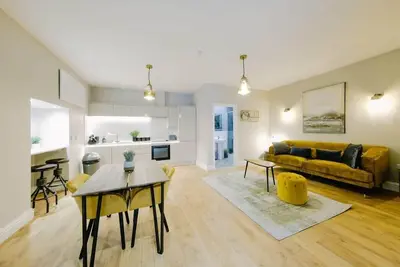 Image de Brand New 1 Bedroom Apartment Close to Mod
