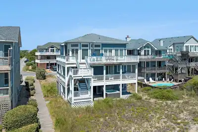 Image de Jewel Of The Banks: Oceanfront, Hot Tub, Rec Room