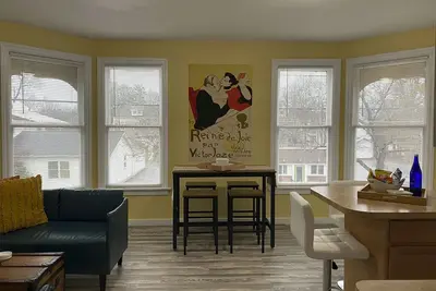 Image de 2 Br Loft - Walk to Farmers Market -Cafes -Breweries - Arts & Entertain District