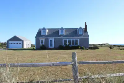 Image de Sweeping Ocean Views, Hear The Surf, 1 Minute Walk To Madaket Beach