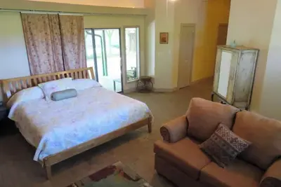 Image de Honey's Suite at The Sage Guesthouse formerly the 19th Hole