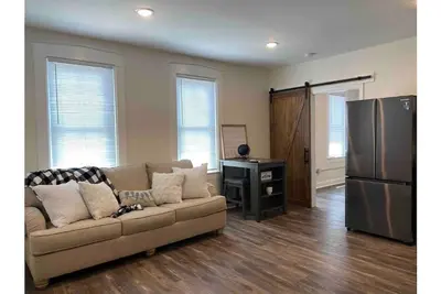 Image de Brand New Apartment with Off Street Parking 1