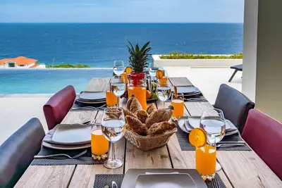 Image de Modern Villa with Ocean/Salt Lake Views and Infinity Pool in Coral Estate # 1205