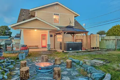 Image de 🩴🌲Fairhaven Retreat: Enjoy serenity and ocean breeze at this family friendly coastal home!