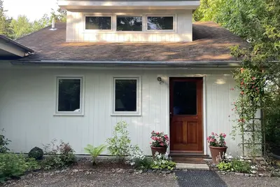 Image de Serene, stylish cottage - close to Hudson - New Listing