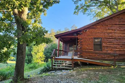 Image de River's Bend Cabin Offers Solitude and Play on the Upper James River
