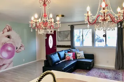 Image de The Girlfriend Getaway - Centrally Located-Keyless Entry