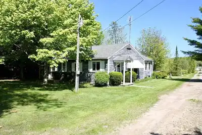 Image de In the narrows on Lake Leelanau, pet friendly, sleeps 8, and a dock!