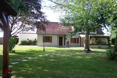 Image de Gîte rural \"Le Noyer Rondin\" à Cheverny (12 personnes), idéal pour les familles.