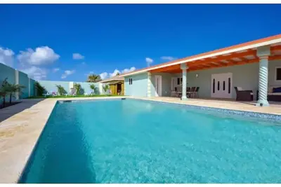 Large Spacious pool/patio with open concept near all amenities and best beaches.