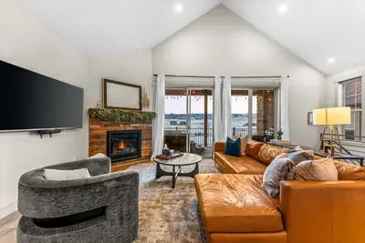 Image de Luxury, Spacious Mtn Home - Private Hot Tub, Ski+Golf