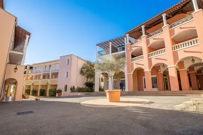 Image de Agréable appartement pour 4 personnes avec piscine, Wifi, climatisation, Tv, terrasse et parking